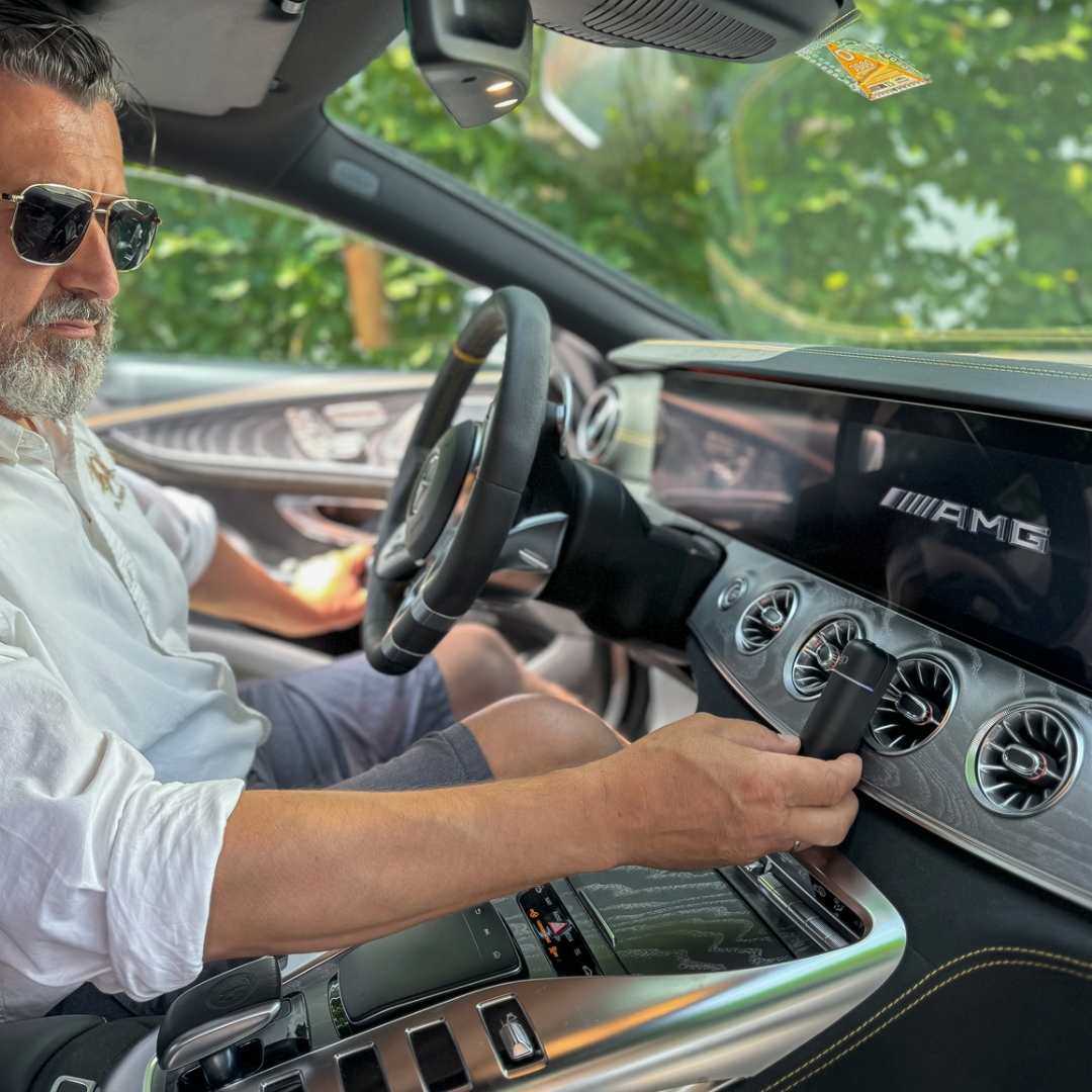 Difuzér do auta eDrive Black + vůně do auta 6 ks